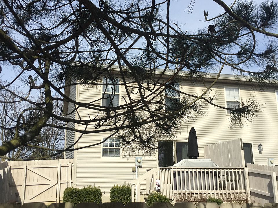 2nd image of 152 Lexington Blvd