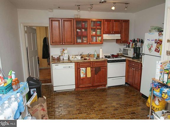 4th image of 418 N 32nd St #1R
