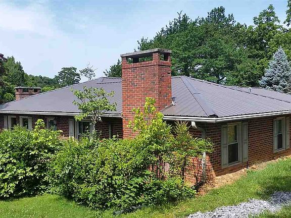 2nd image of 215 Scenic Dr