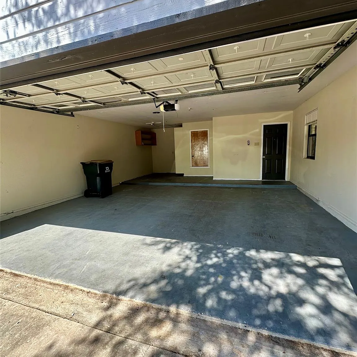 3 bed, 2.0 bath, 1596 sqft, $2,075 — Photo 3