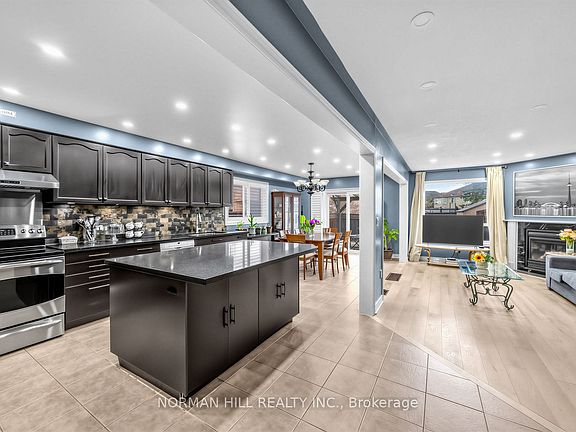 5th image of 93 Humbershed Cres