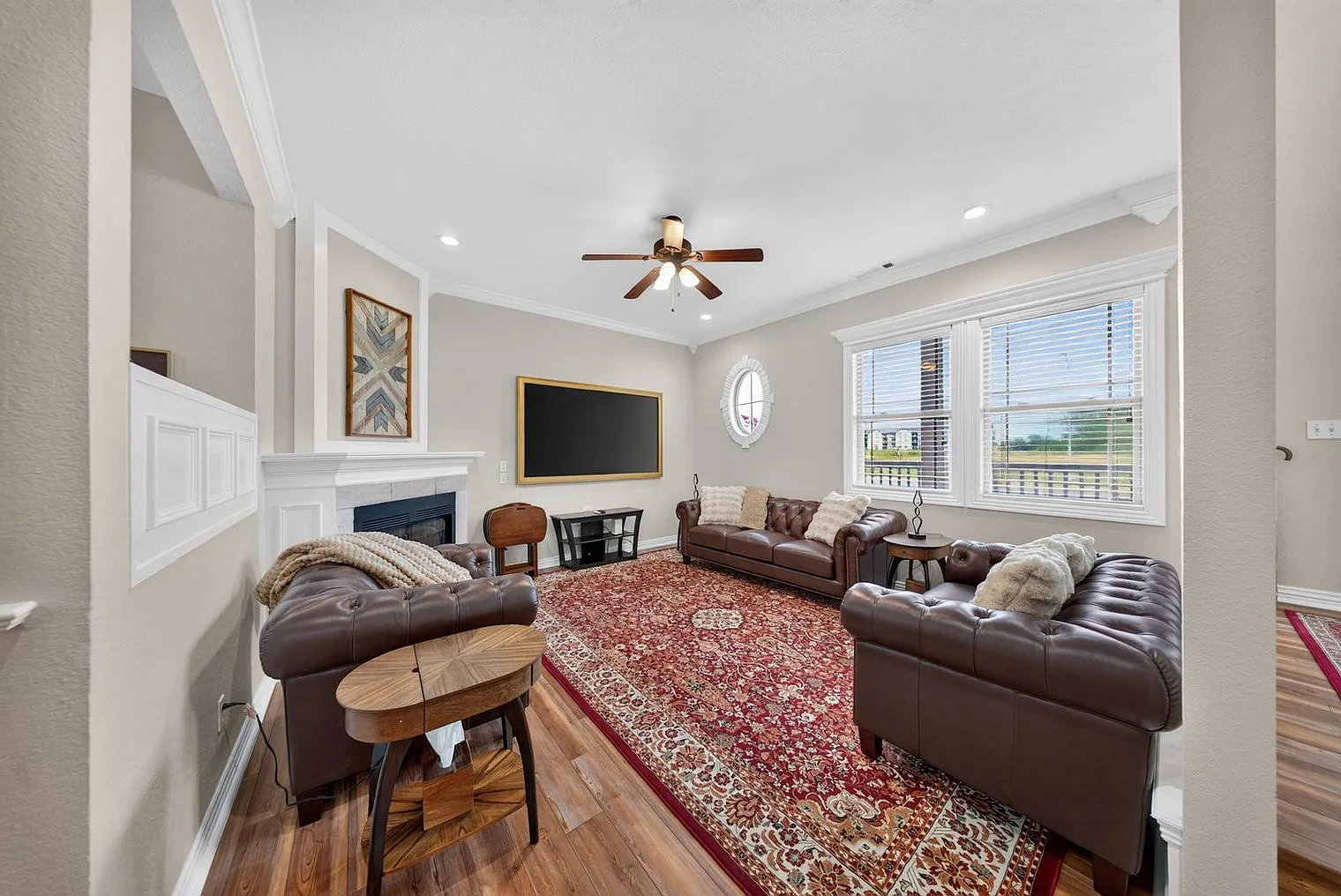 3 bed, 2.0 bath, $6,585 — Photo 3