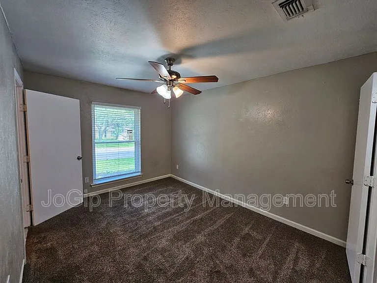 216 Wesley Dr — Photo 27