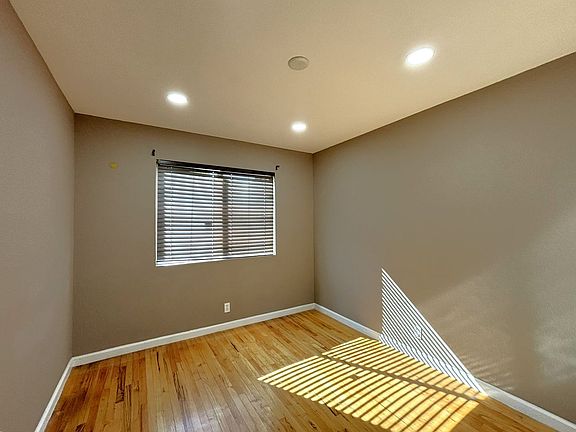 4th image of 5205 Farina Ln