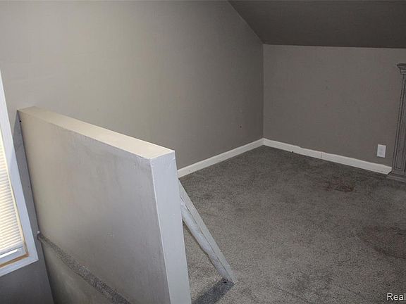 2nd image of 15837 Fielding St