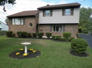 3 1/2 Stoneham Rd, Ewing, NJ 08638