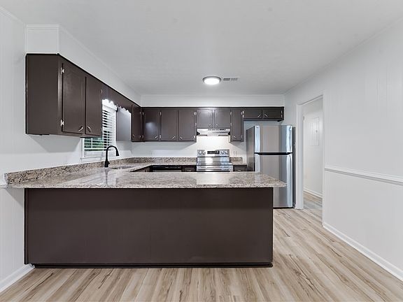 4th image of 2503 Greenbriar St