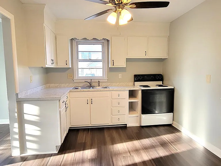 719 Jefferson St — Photo 5
