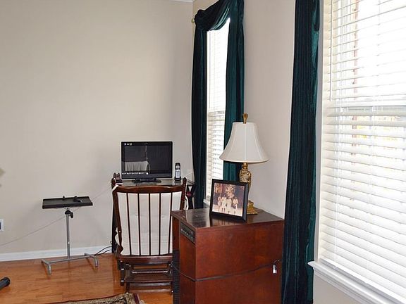 5th image of 567 Ironbrook Ct