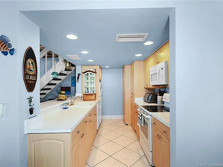 324 NE Golfview Cir #324 — Photo 18