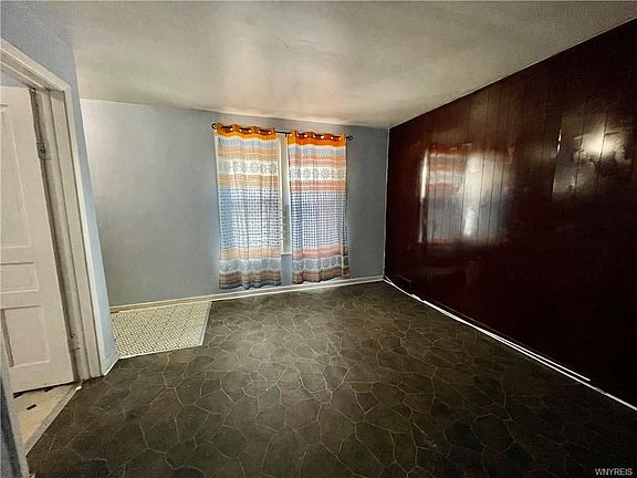 4th image of 130 Edison Ave