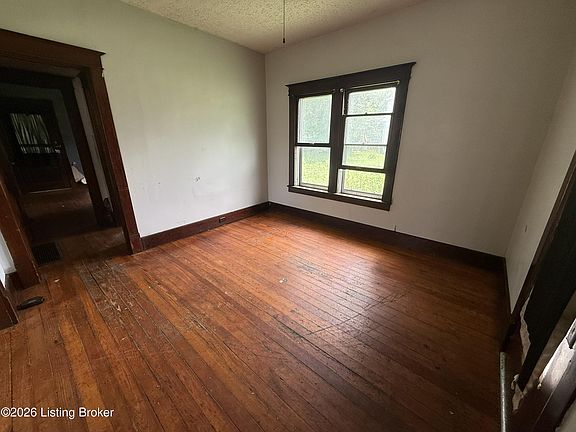 3rd image of 1319 Earl Ave