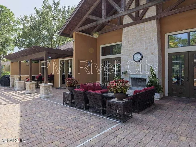 908 Shoreline Cir — Photo 11