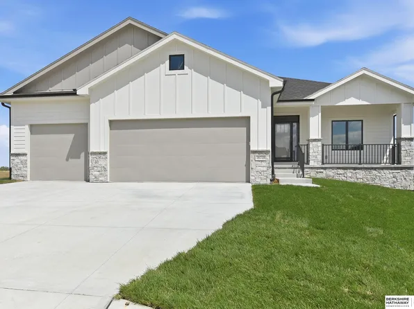 16718 Mormon St, Bennington, NE 68007