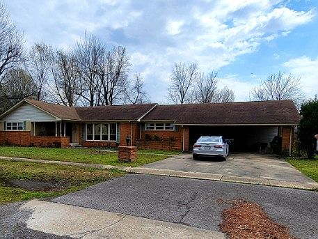 1st image of 220 E Dawson St