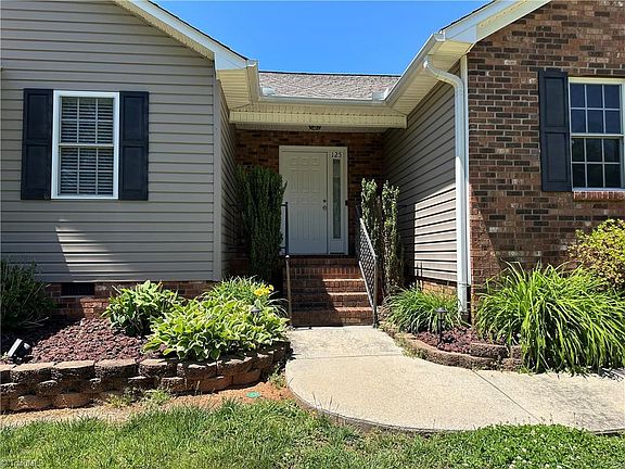 3rd image of 125 Gumtree Ct