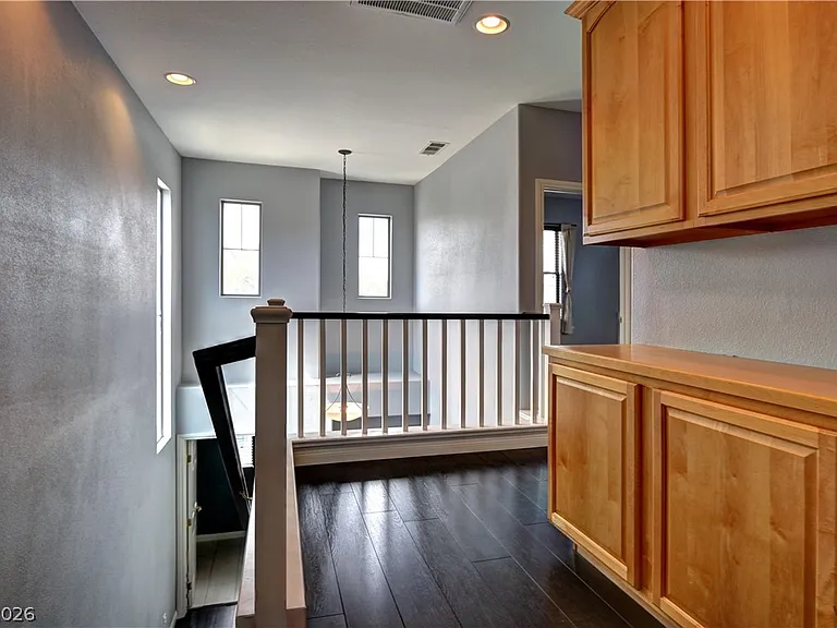 10471 Foggy Glen Ave — Photo 11