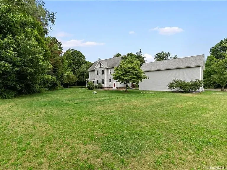 40 Wintergreen Ave — Photo 3
