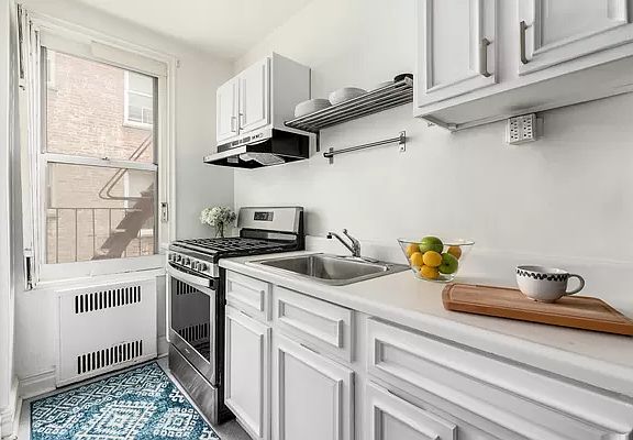 5th image of 225 Park Pl APT 4K