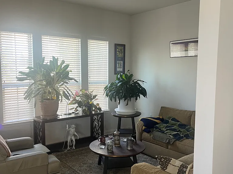 2707 Zach Scott St — Photo 3