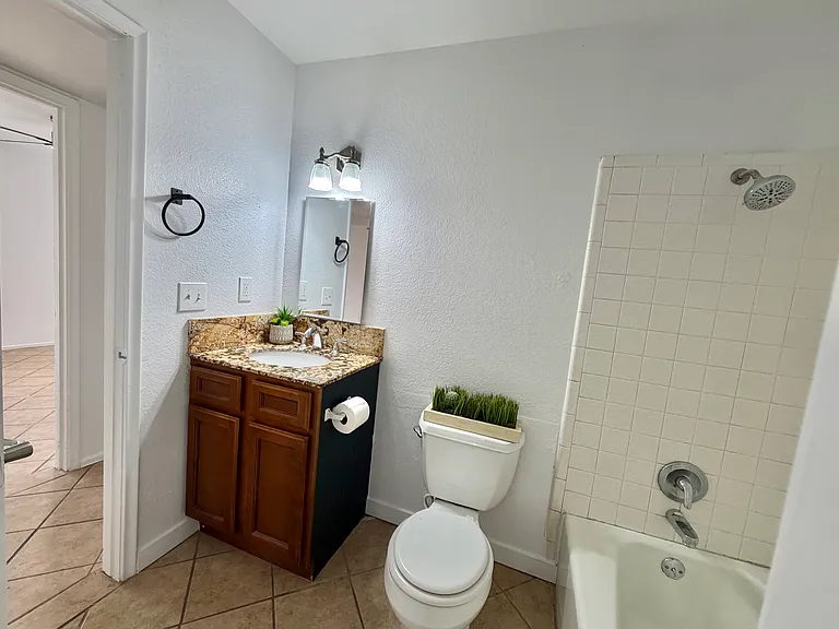 765 N Arrowhead Dr #2 — Photo 25