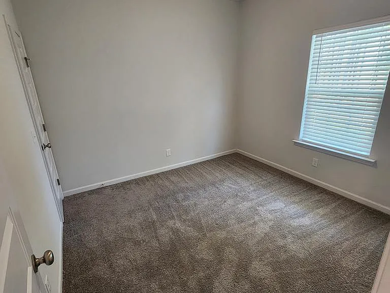 2722 Arnold Dr SE — Photo 4