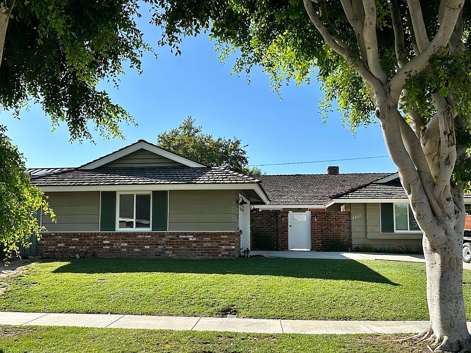 Located on a cul-de-sac, very private yard with private pool