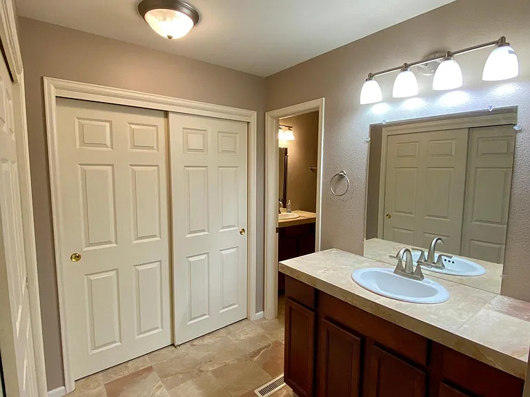 Master closet/bath