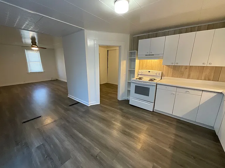 604 Adams Ave — Photo 9