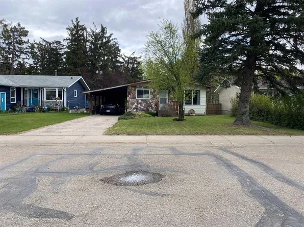 5709 53rd St, Rocky Mountain House, AB T4T 1M6