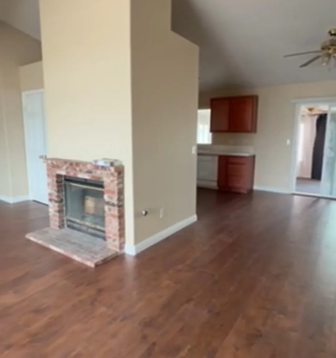 3 bed, 1388 sqft, $2,495 — Photo 2