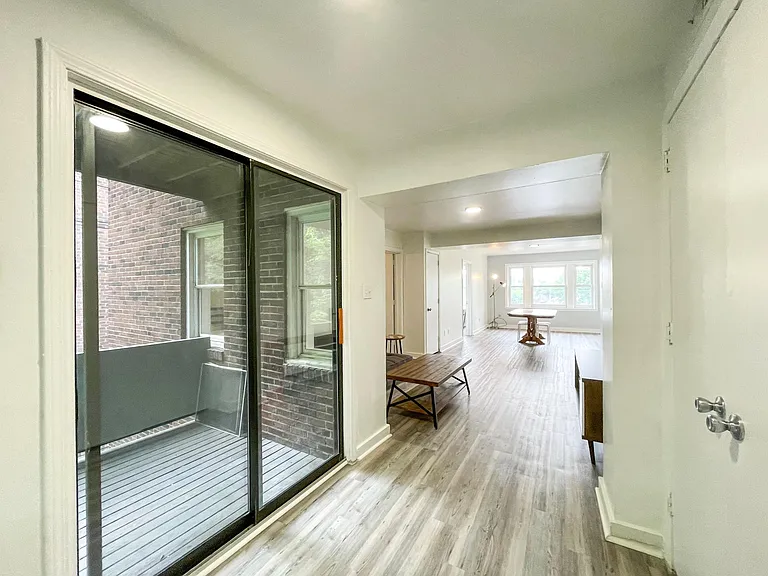 5735 Hobart St #3 — Photo 2