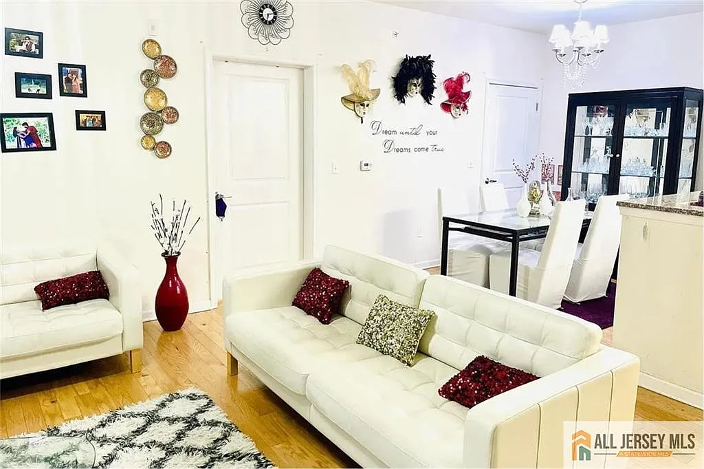 2 bed, 2.0 bath, 1150 sqft, $2,550 — Photo 1