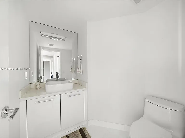 1000 W Island Blvd #2407 — Photo 13