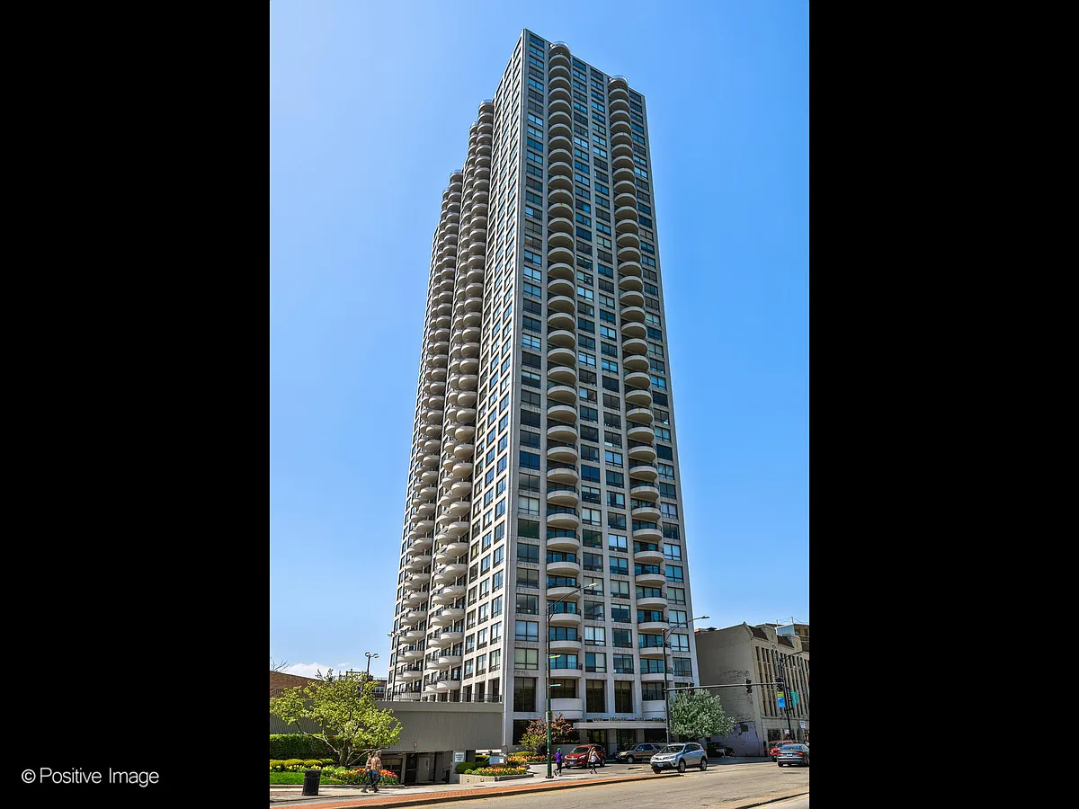 Building Photo - 2020 N Lincoln Park W #13C