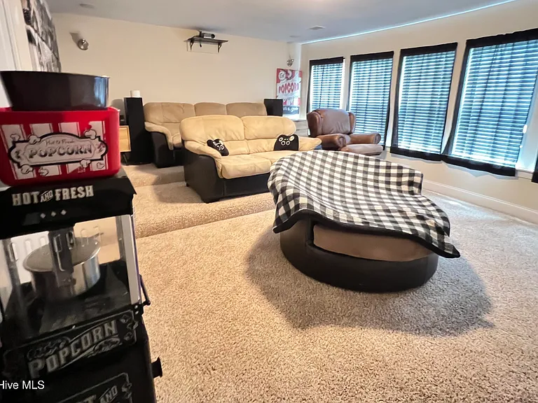 327 Clearwater Ln — Photo 38