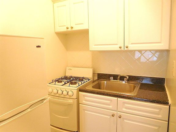4th image of 309 W 85th St APT 42