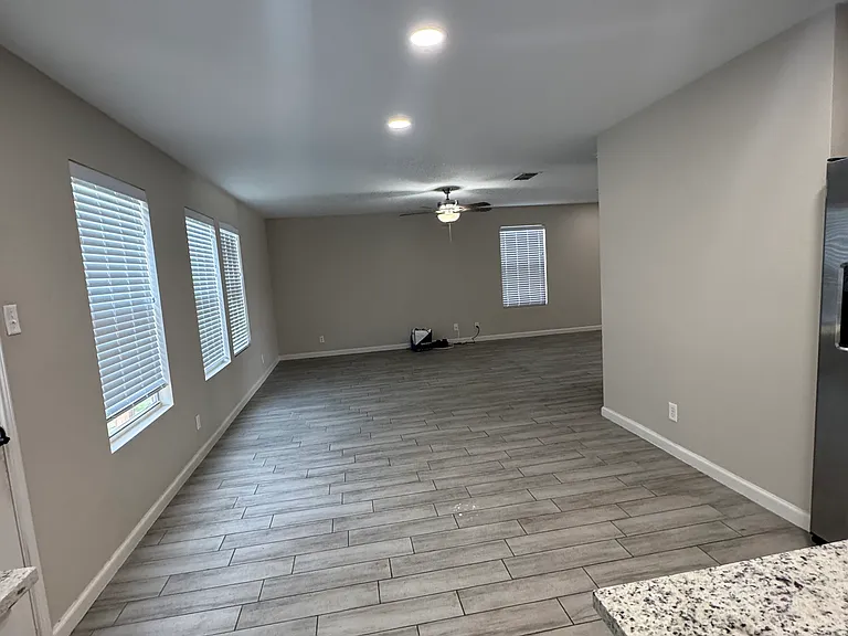12818 Capri — Photo 3