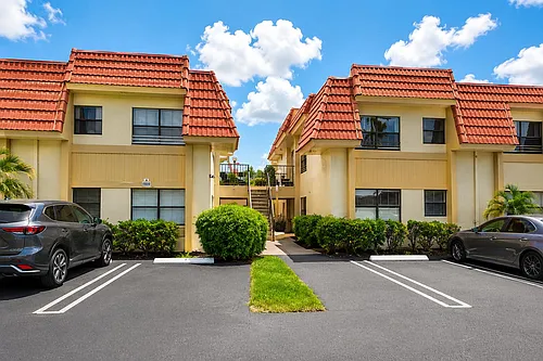 11000 NW Royal Palm Blvd Photo 1