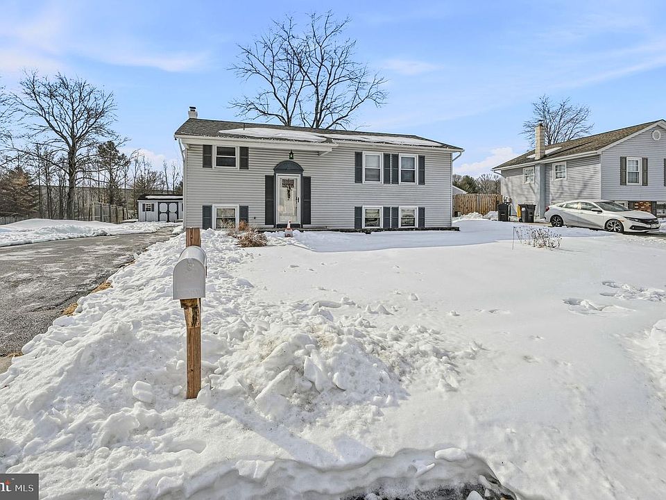 1st image of 831 Broadfield Dr