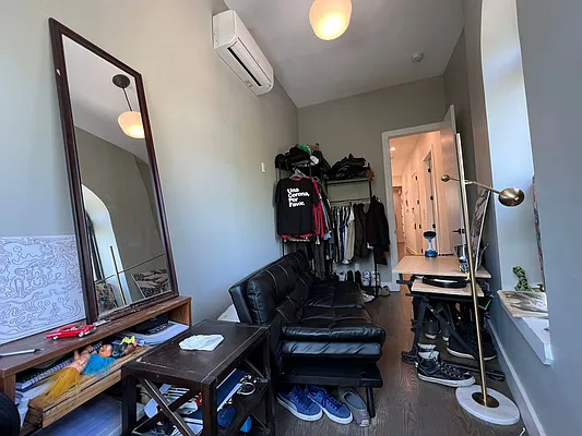 Rented by Pear NYC LLC | media 46