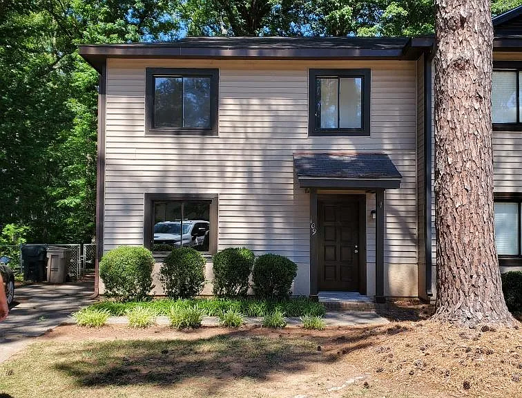 109 Madrid Ct — Photo 1