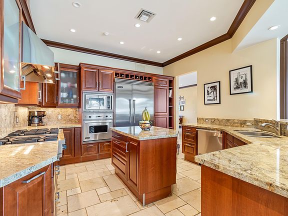 3rd image of 325 NE 3rd Ave