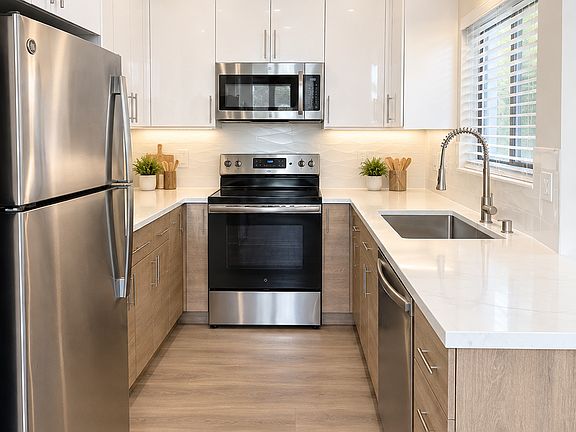 5th image of 3544 Indiana St #7