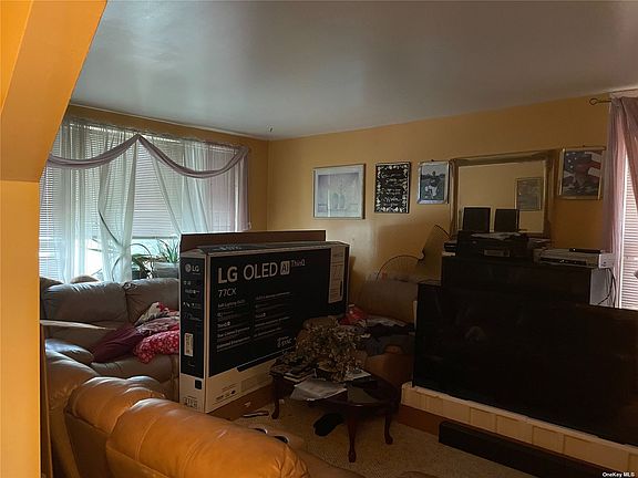 4th image of 3329 Seymour Ave
