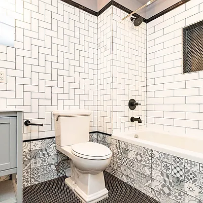 Bathroom, photo 1