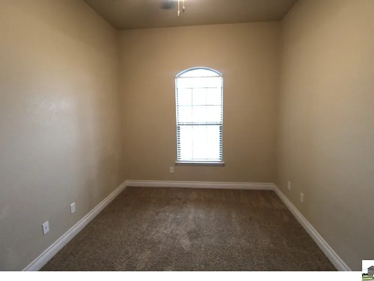 1128 Pheasant Cir — Photo 30