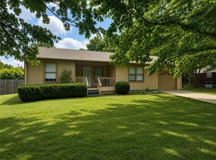 2110 S Emma Ave, Fayetteville, AR 72701