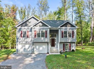 1300 Shenandoah River Dr, Harpers Ferry, WV 25425