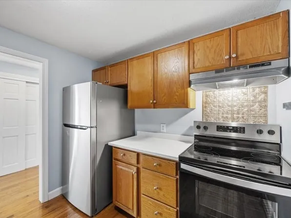 5 Marc Dr APT A8, Plymouth, MA 02360